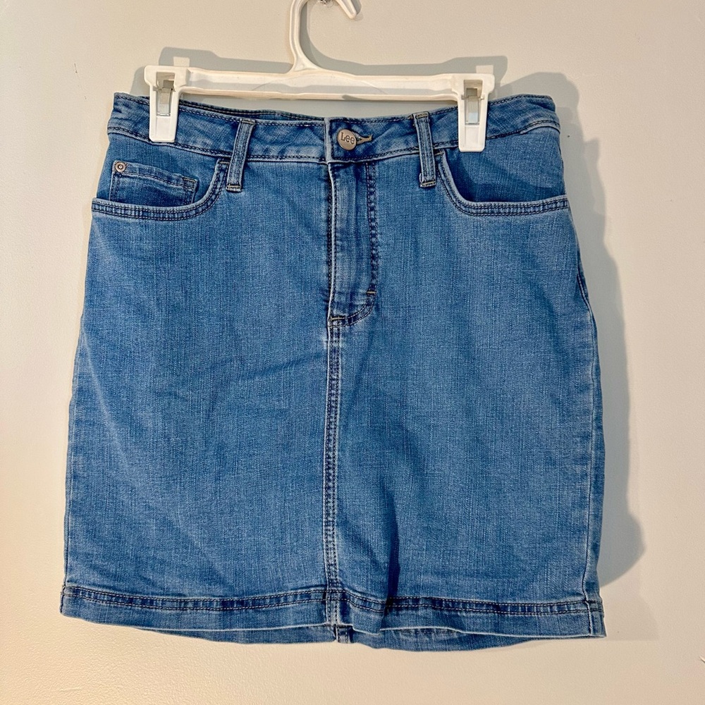 Lee denim mini skirt with shorts lining! Sz 10